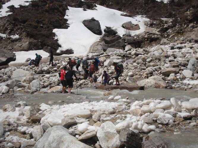 How difficult is Manaslu Trek